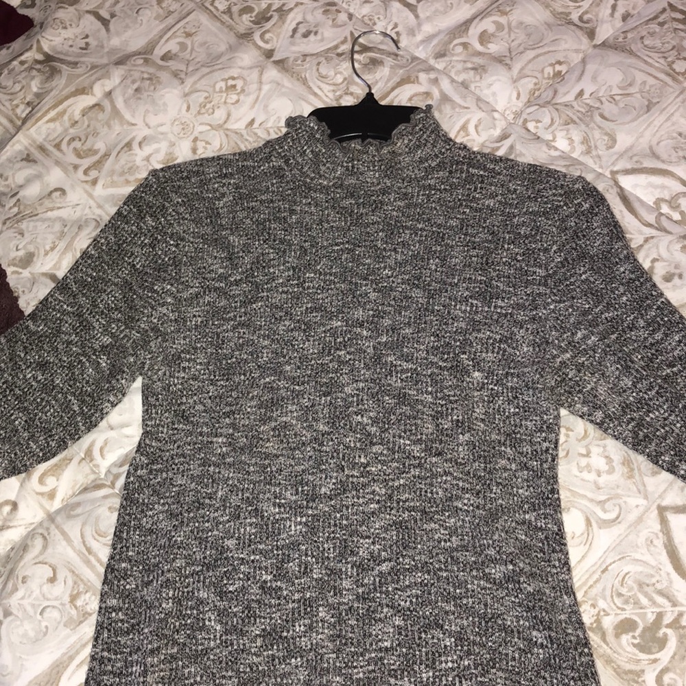 ABERCROMBIE AND FITCH TURTLE NECK